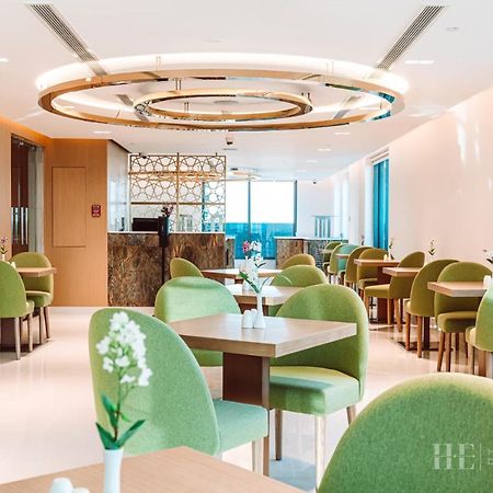 He Hotel Apartments Dubai Eksteriør bilde The lounge at the airport