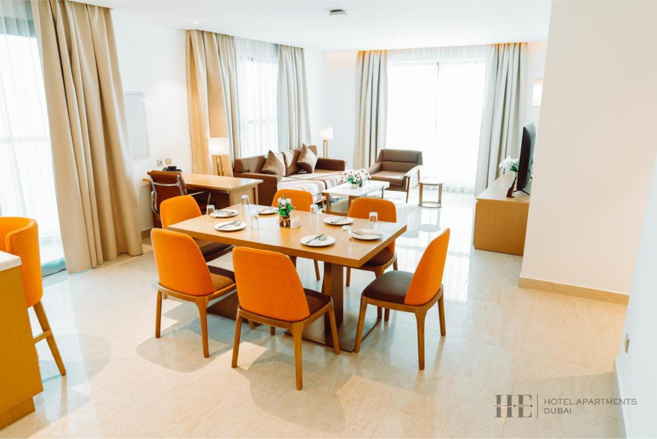 He Hotel Apartments Dubai Rom bilde A living room at the hotel