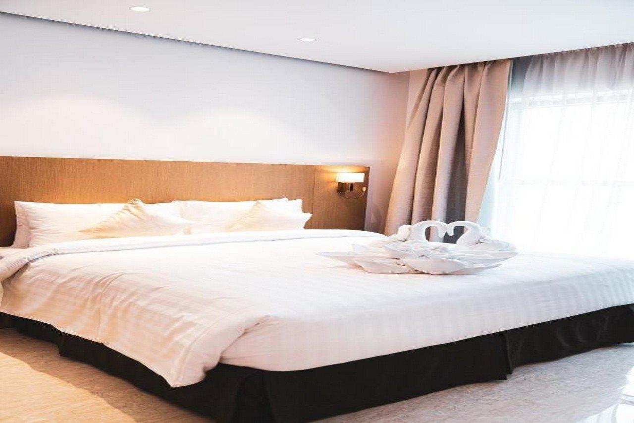 He Hotel Apartments Dubai Eksteriør bilde A bed