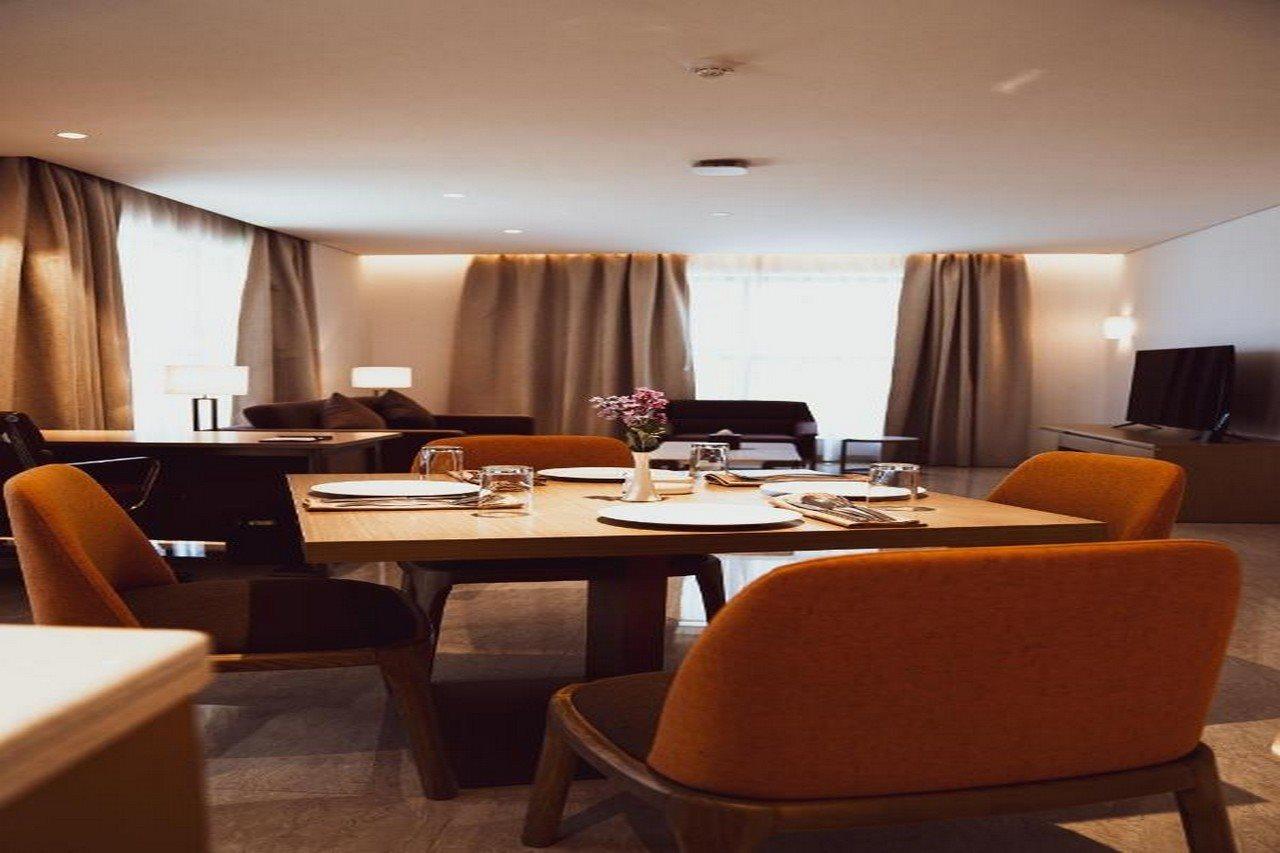 He Hotel Apartments Dubai Eksteriør bilde The interior of a suite at the hotel